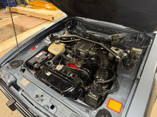 Load image into Gallery viewer, Ford Capri 2.8 Strut Brace Bonnet Ram Kit
